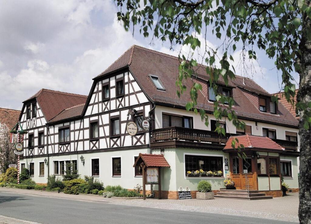 Landgasthof - Hotel Zum Stern Linden  Buitenkant foto