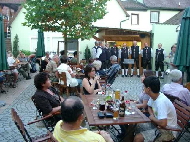 Landgasthof - Hotel Zum Stern Linden  Buitenkant foto