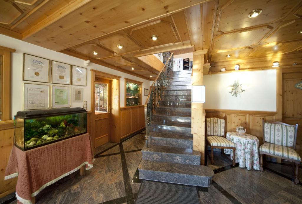 Landgasthof - Hotel Zum Stern Linden  Buitenkant foto